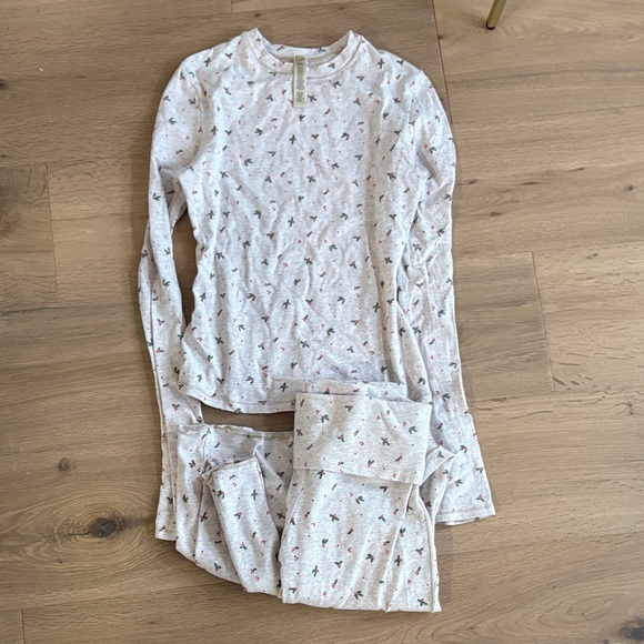 SKIMS Other - SKIMS Light Heather Floral Long Sleeve Pajama Set Size small. Worn maybe 2X.
